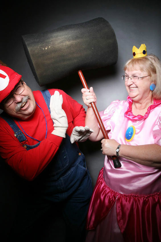 Ngắm cảnh tình cảm của Mario và Peach khi về già - Ảnh 1