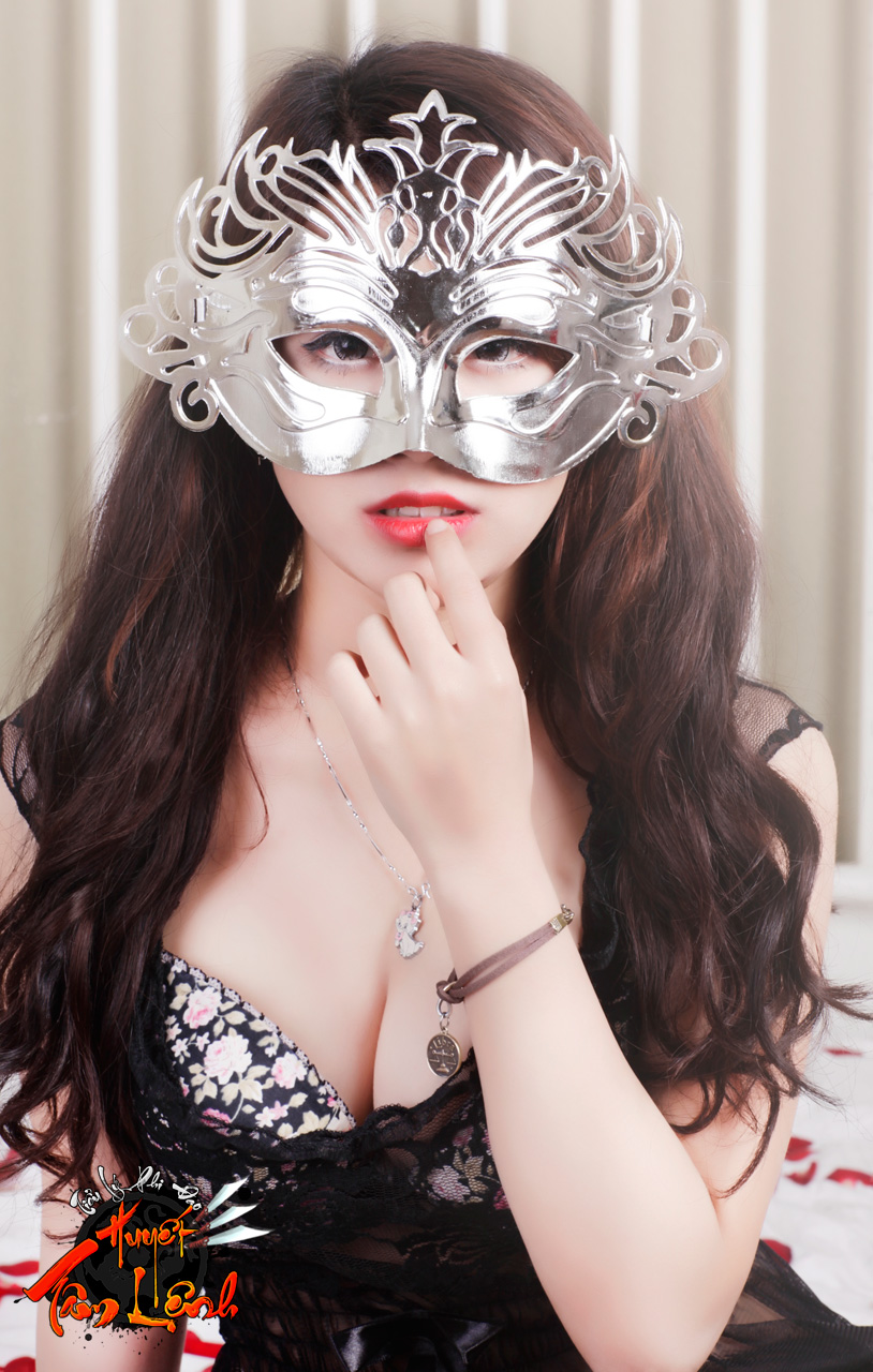 Linh Miu và bộ cosplay lả lơi quảng bá Huyết Tâm Lệnh - Ảnh 13