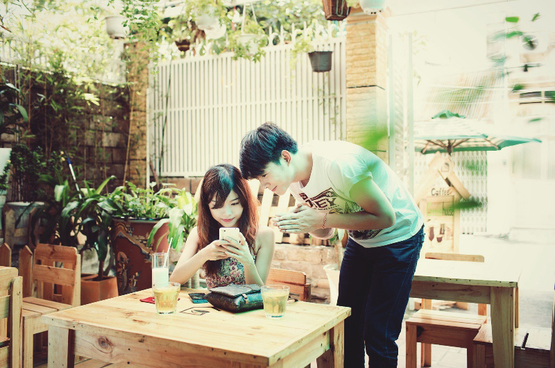Cặp đôi "Hà Nội, em yêu anh" mê mẩn Phong Vân Truyền Kỳ - Ảnh 1