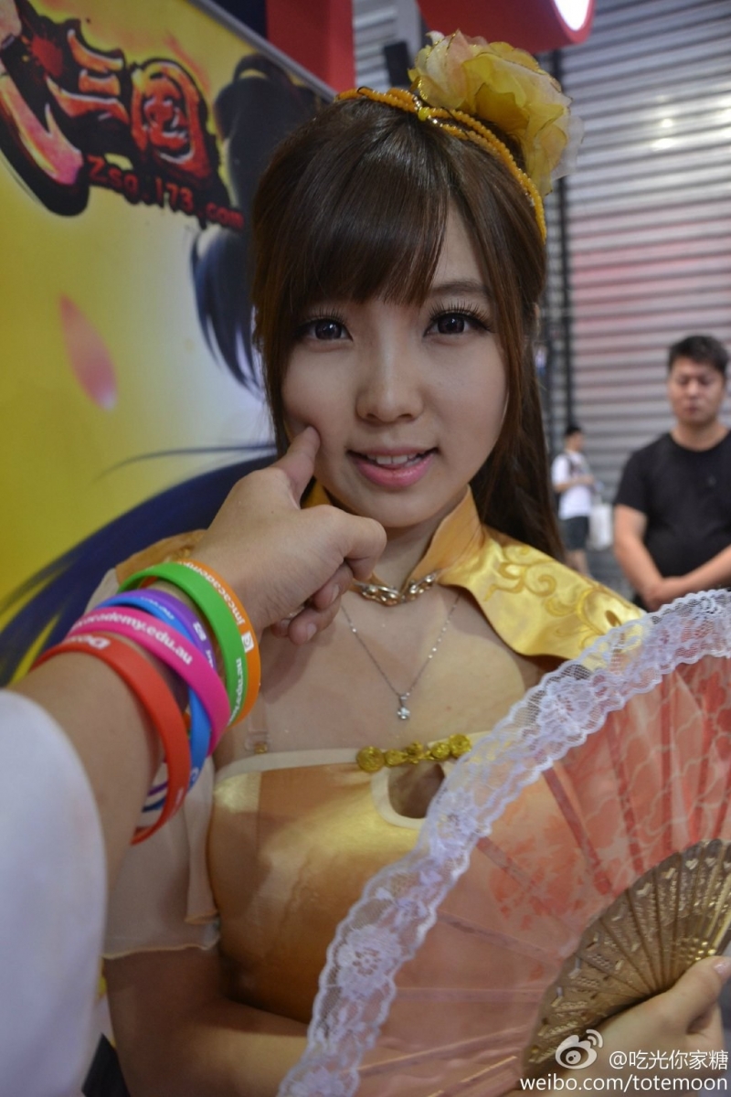 Sờ tận tay các showgirl tại ChinaJoy 2013 - Ảnh 18