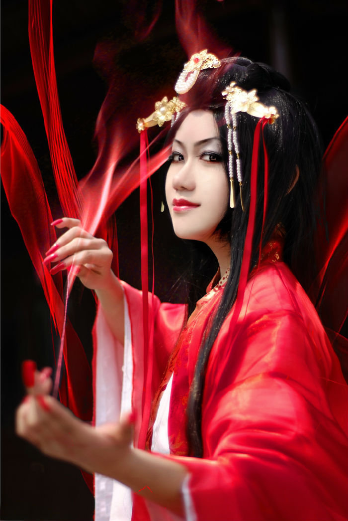 Cosplay ấn tượng về giáo chủ Nhật Nguyệt Thần Giáo - Ảnh 3