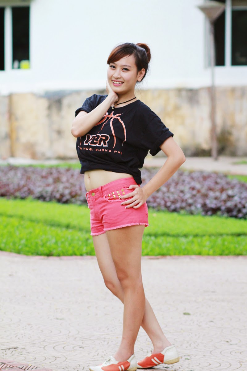 Thí sinh Miss Bóng Rổ 2013 đọ dáng tại công viên - Ảnh 8