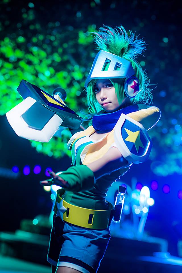 Cosplay Liên Minh Huyền Thoại - Cosplay Riven Giả Lập