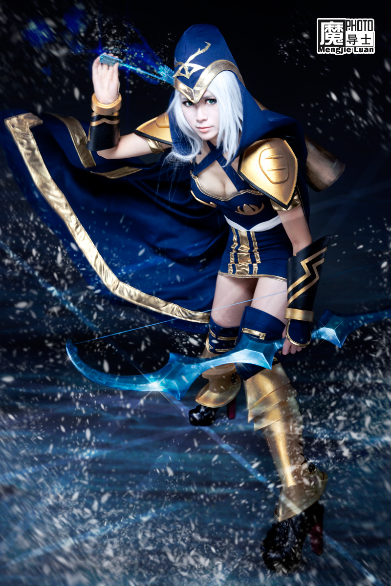 Cosplay "cung băng" Ashe đẹp điên đảo - Ảnh 6