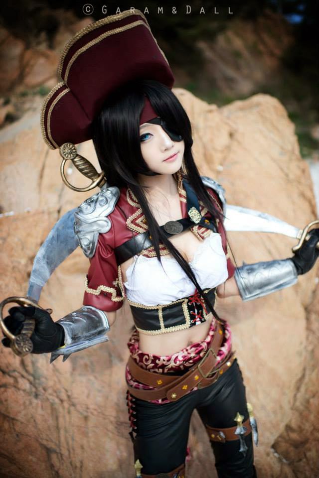 Miyuko khoe trọn bộ cosplay Katarina "cướp biển" - Ảnh 17