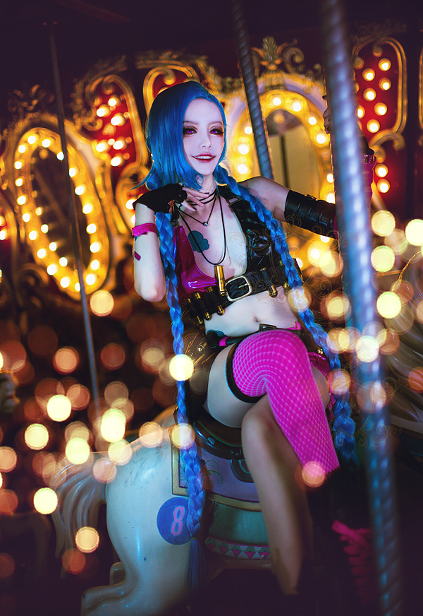 Jinx chơi đu quay ngoài công viên - Ảnh 5
