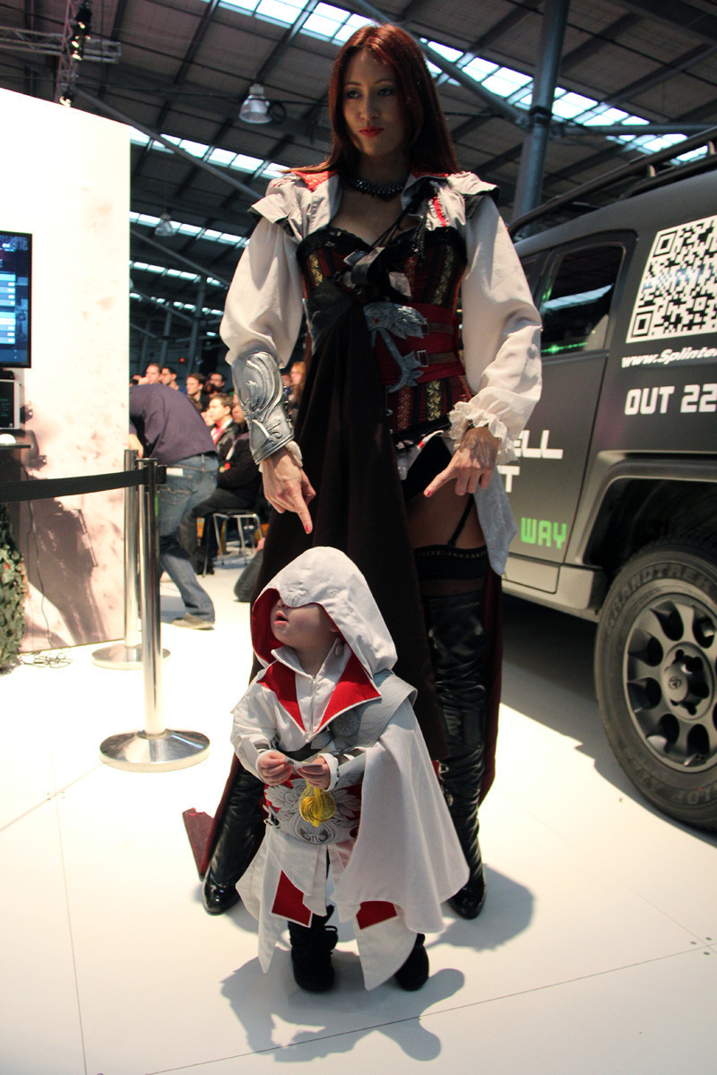 Ngắm cosplay Ezio phiên bản nhí cực đáng yêu - Ảnh 7