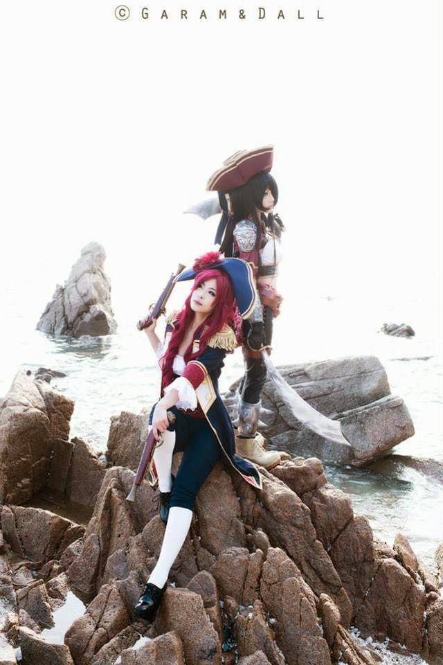 Miyuko khoe trọn bộ cosplay Katarina "cướp biển" - Ảnh 1