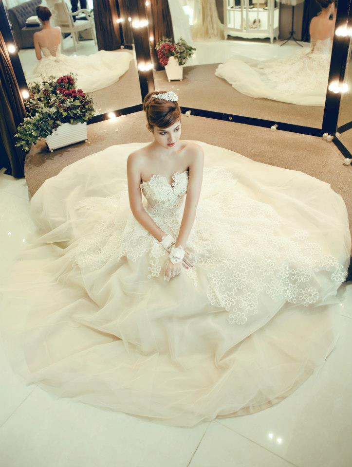 Mẫu Tây Andrea Aybar kiêu sa trong váy cưới trắng - Ảnh 8