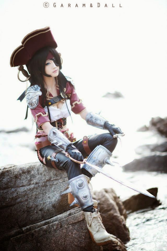 Miyuko khoe trọn bộ cosplay Katarina "cướp biển" - Ảnh 14