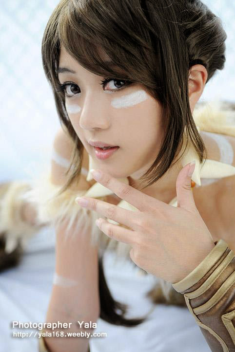 Thợ săn Nidalee khoe dáng giữa rừng vắng - Ảnh 29