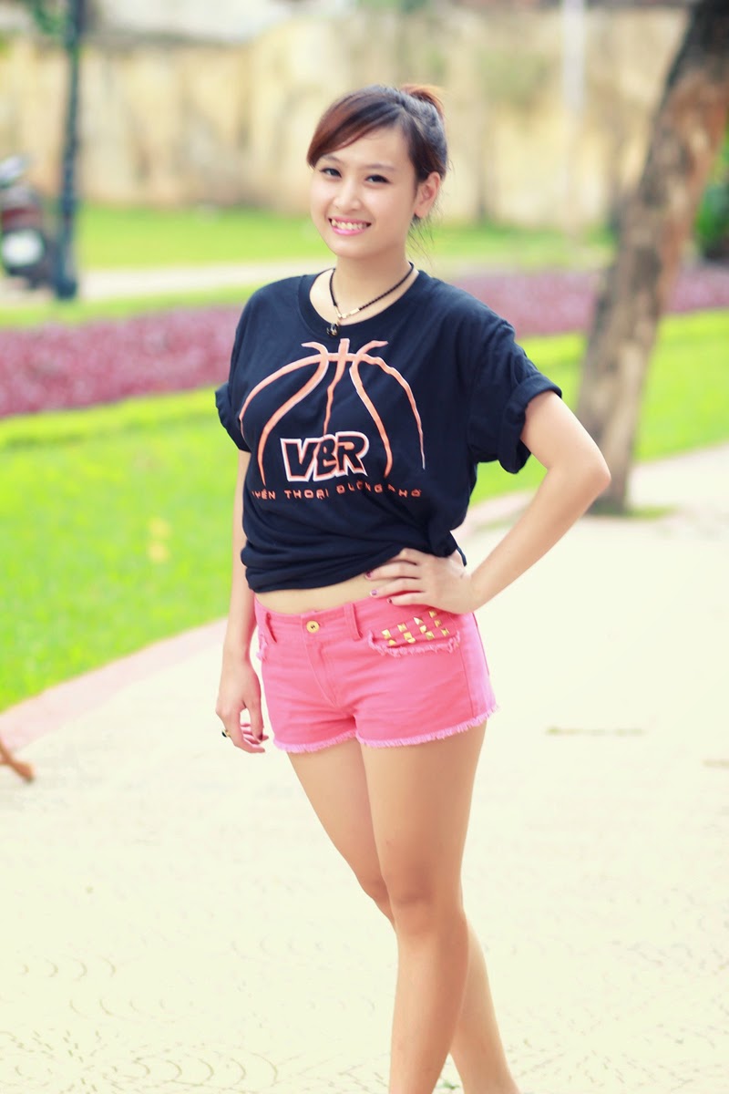 Thí sinh Miss Bóng Rổ 2013 đọ dáng tại công viên - Ảnh 7