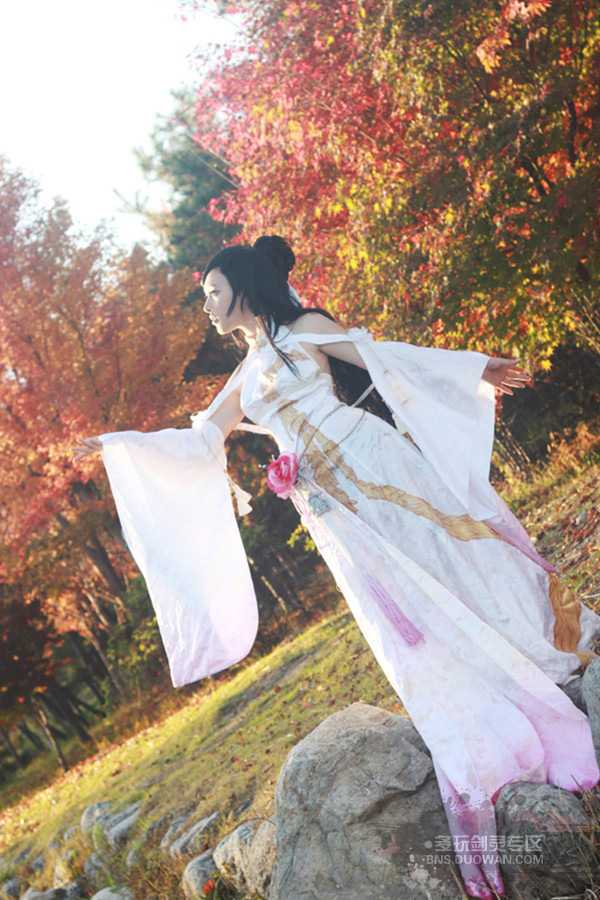 Cosplay NPC trong Blade & Soul đẹp như tiên nữ - Ảnh 3