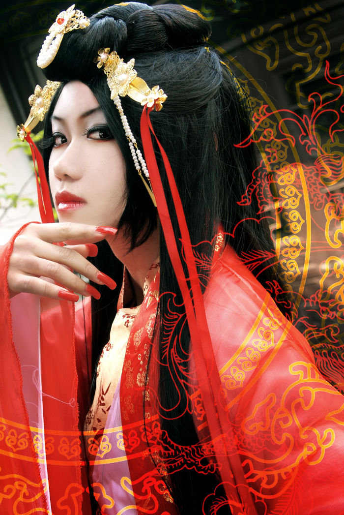 Cosplay ấn tượng về giáo chủ Nhật Nguyệt Thần Giáo - Ảnh 4