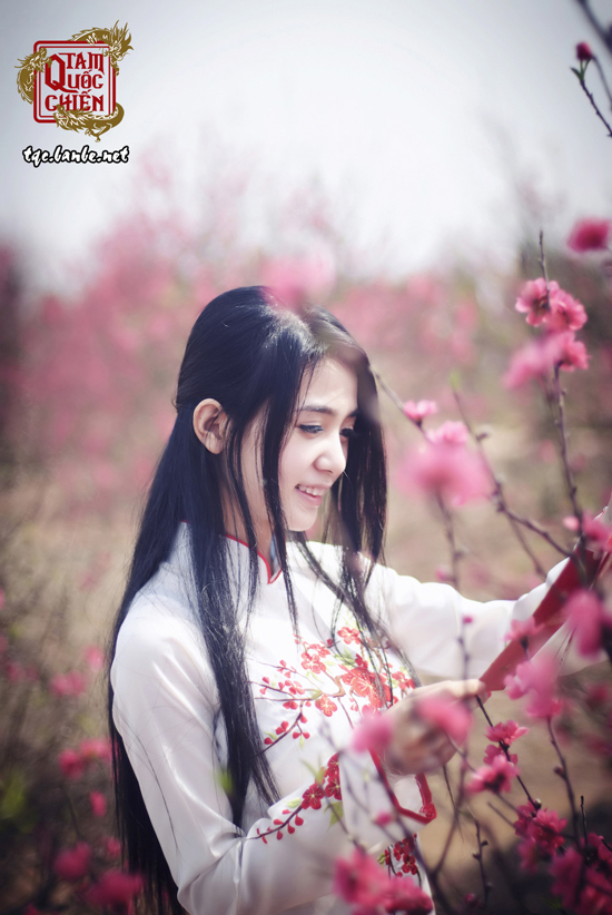 Ngọc Hiền khoe sắc duyên dáng cùng hoa đào - Ảnh 2