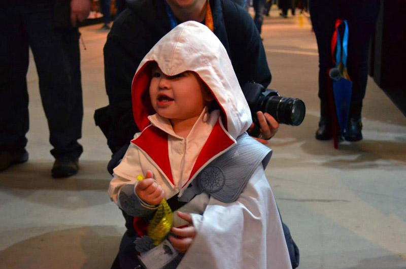 Ngắm cosplay Ezio phiên bản nhí cực đáng yêu - Ảnh 9