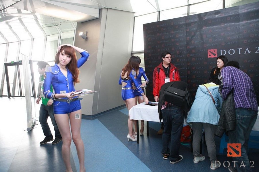 Những cô nàng showgirl xinh đẹp tại DotA 2 G-League - Ảnh 12