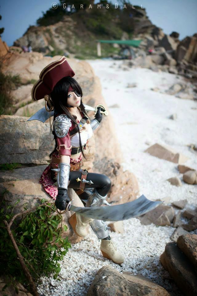 Miyuko khoe trọn bộ cosplay Katarina "cướp biển" - Ảnh 37
