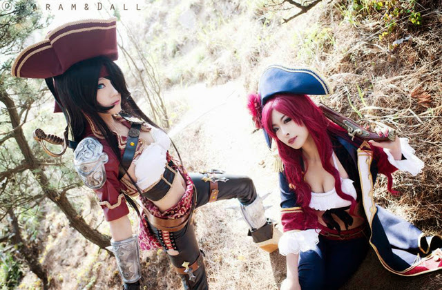 Miyuko khoe trọn bộ cosplay Katarina "cướp biển" - Ảnh 12