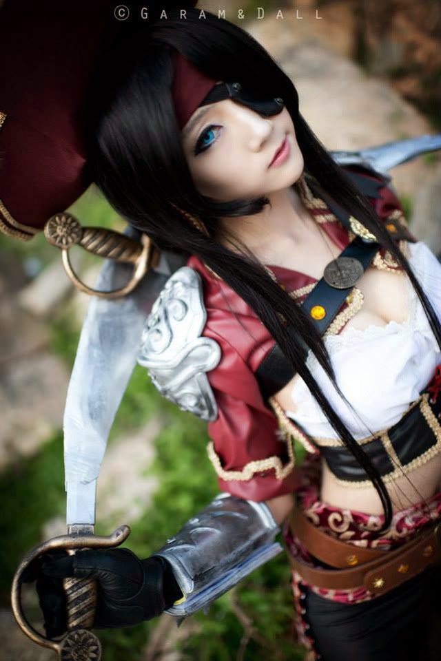 Miyuko khoe trọn bộ cosplay Katarina "cướp biển" - Ảnh 13