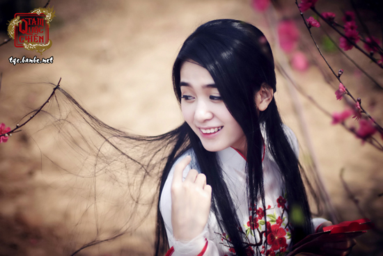 Ngọc Hiền khoe sắc duyên dáng cùng hoa đào - Ảnh 3