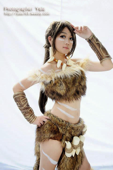 Thợ săn Nidalee khoe dáng giữa rừng vắng - Ảnh 26