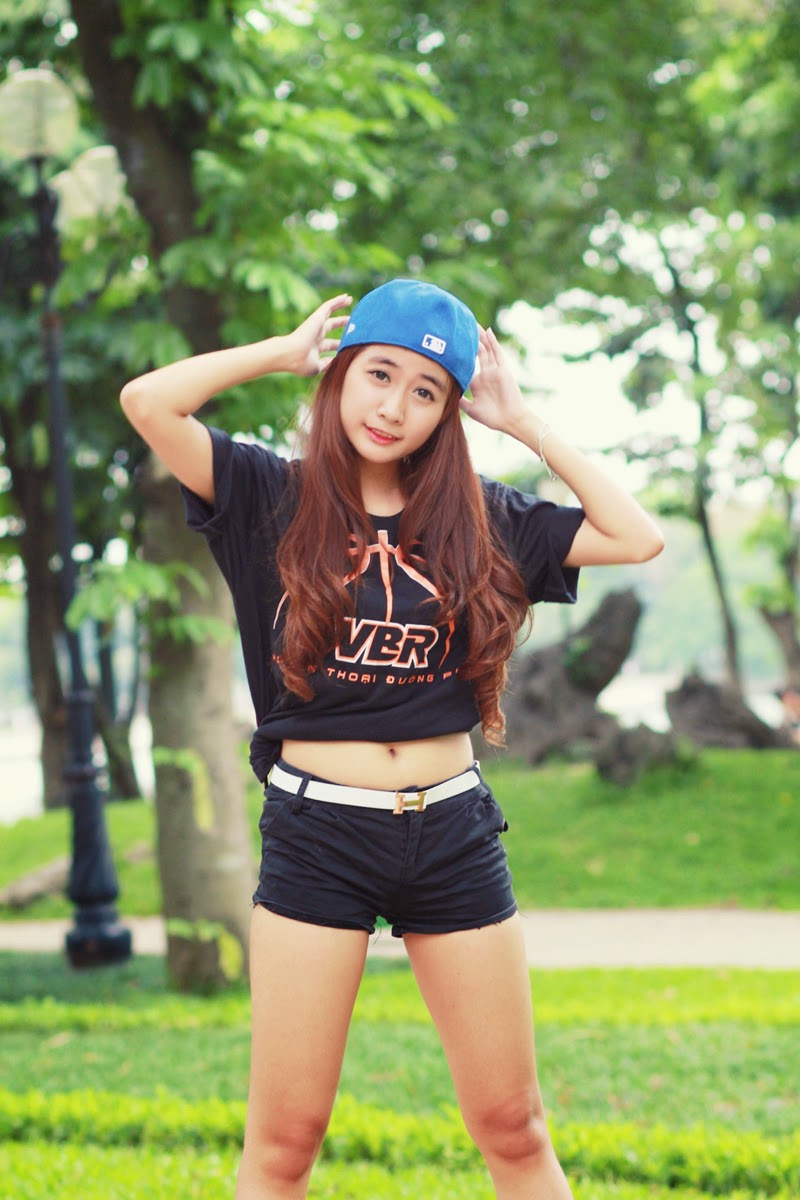Thí sinh Miss Bóng Rổ 2013 đọ dáng tại công viên - Ảnh 1