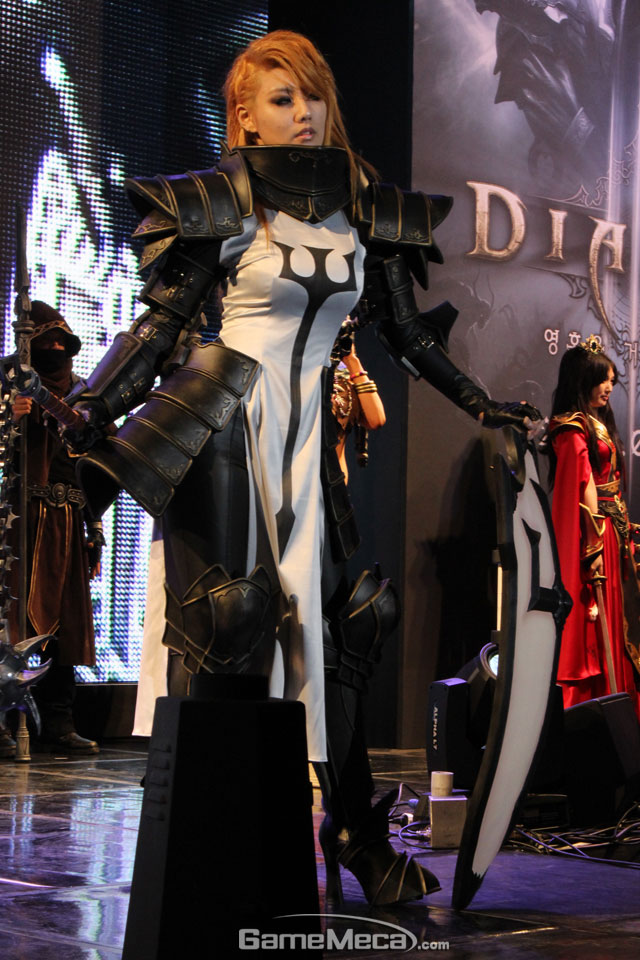Ngắm cosplay tại lễ ra mắt Diablo 3: Reaper of Souls - Ảnh 3