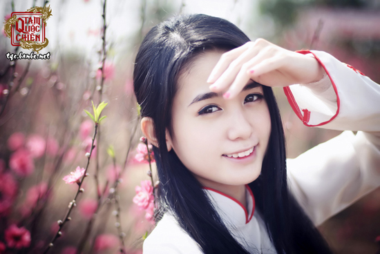 Ngọc Hiền khoe sắc duyên dáng cùng hoa đào - Ảnh 6