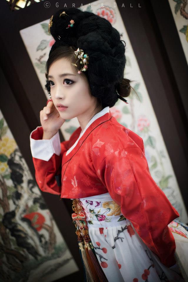 Tomia gợi cảm với trang phục truyền thống Hanbok - Ảnh 17