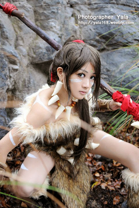 Thợ săn Nidalee khoe dáng giữa rừng vắng - Ảnh 14
