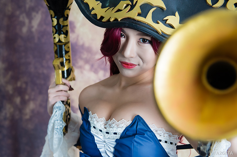 Ngắm vòng một quyến rũ của Miss Fortune - Ảnh 32