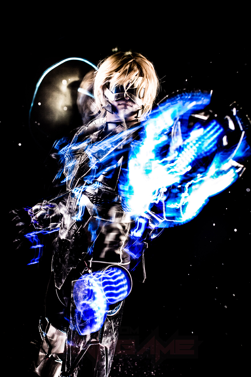Cosplay Ezreal Vũ Khí Tối Thượng nhìn "ảo tung chảo" - Ảnh 4