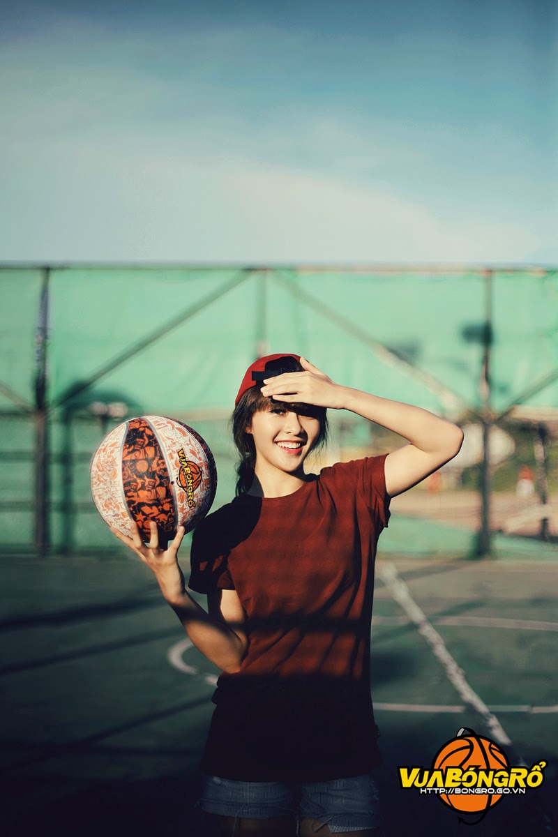 Khả Ngân tươi tắn trong ảnh quảng bá Vua Bóng Rổ - Ảnh 9