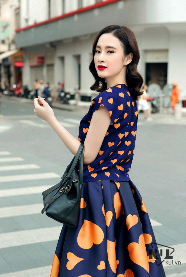 Angela Phương Trinh dạo phố đầy mê hoặc