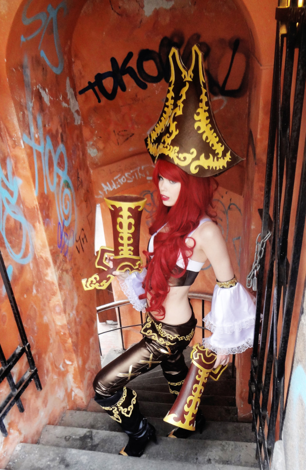 Tine Marie Riis quyến rũ với cosplay Miss Fortune - Ảnh 6