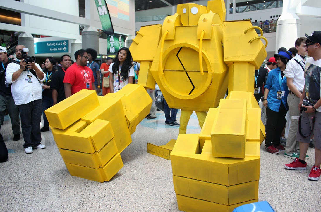 Ngắm vẻ đẹp của Blitzcrank ngoài đời thực - Ảnh 3