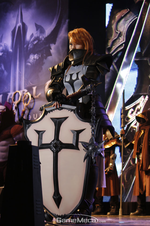 Ngắm cosplay tại lễ ra mắt Diablo 3: Reaper of Souls - Ảnh 4