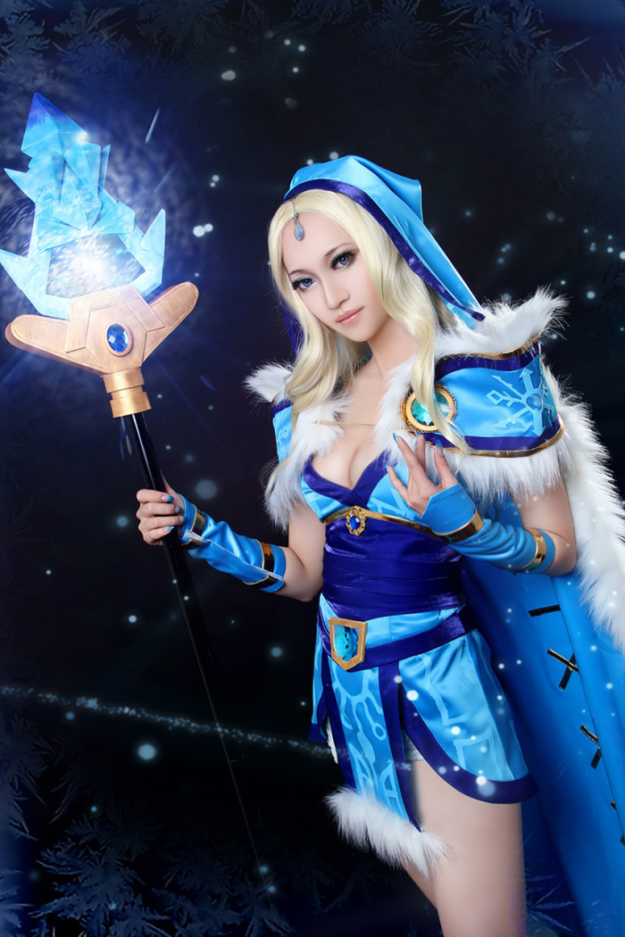 Cosplay "thánh nữ" Crystal Maiden trong DotA 2 - Ảnh 4