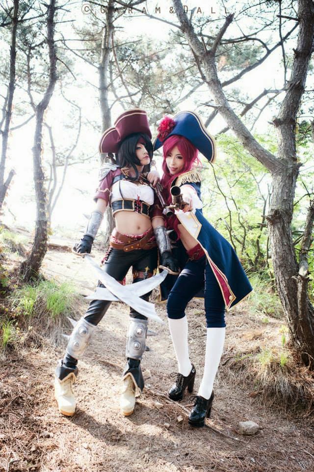 Miyuko khoe trọn bộ cosplay Katarina "cướp biển" - Ảnh 2