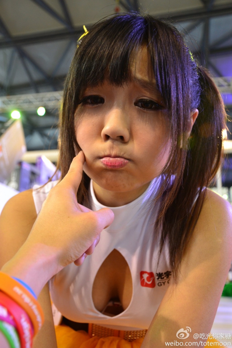 Sờ tận tay các showgirl tại ChinaJoy 2013 - Ảnh 13