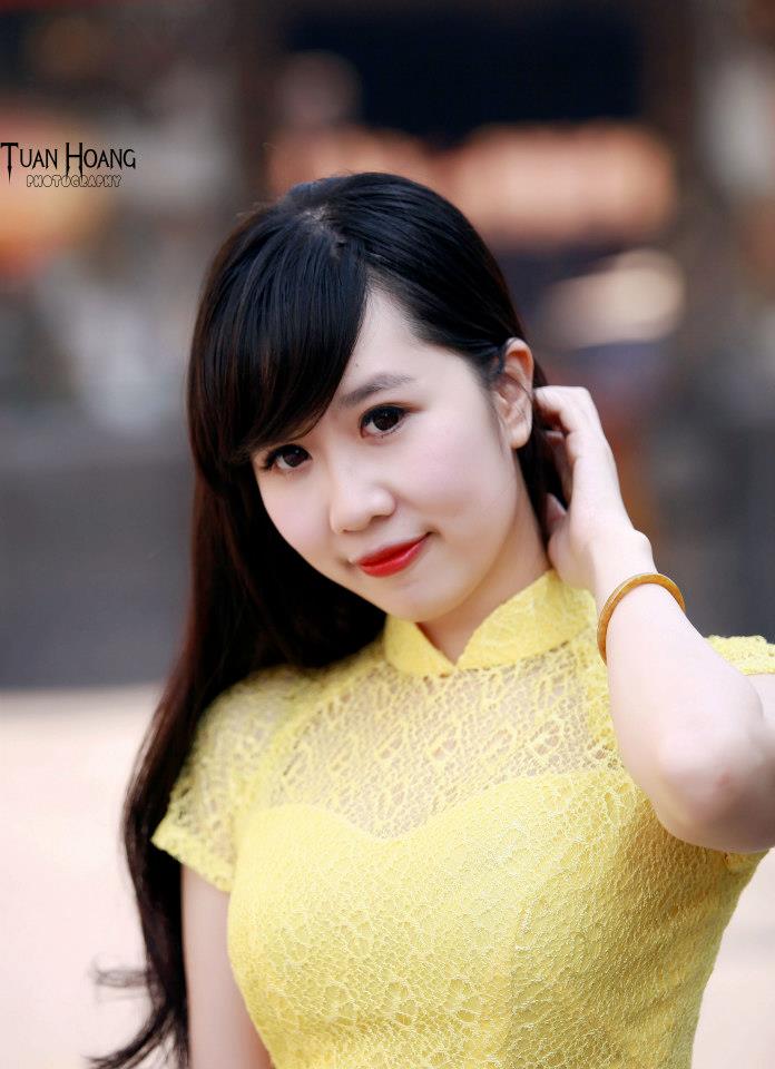 Nu Phạm thướt tha trong tà áo dài đón năm mới - Ảnh 1