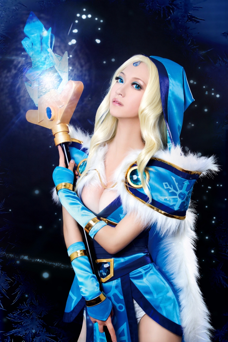 Cosplay "thánh nữ" Crystal Maiden trong DotA 2 - Ảnh 3