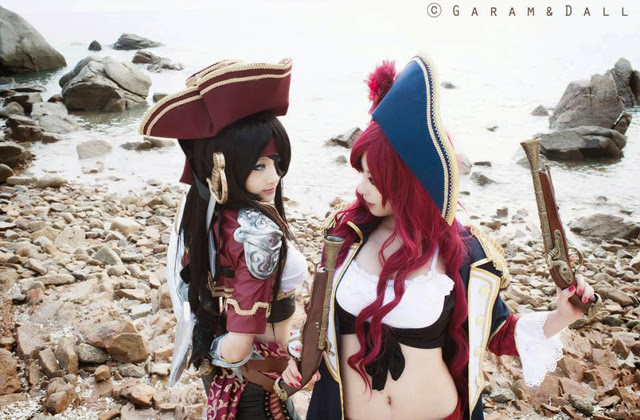 Miyuko khoe trọn bộ cosplay Katarina "cướp biển" - Ảnh 6