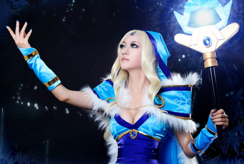 Cosplay "thánh nữ" Crystal Maiden trong DotA 2 - Ảnh 6