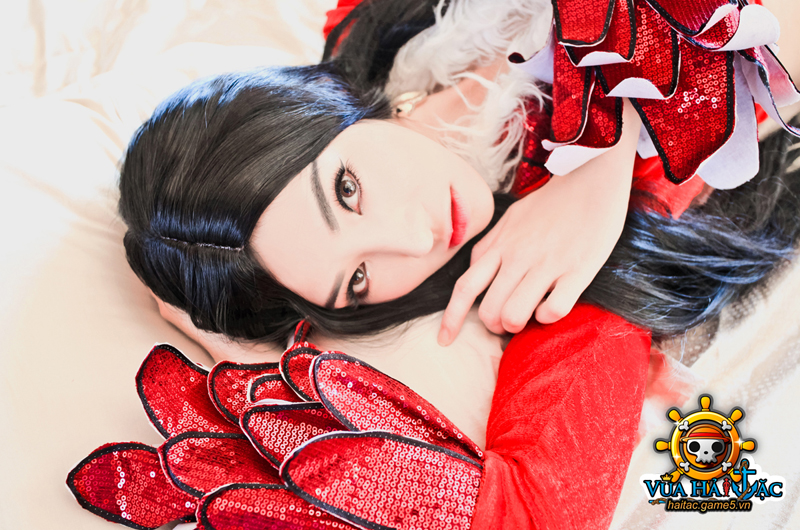 Ly Ba Lan quyến rũ với cosplay Boa Hancock - Ảnh 8