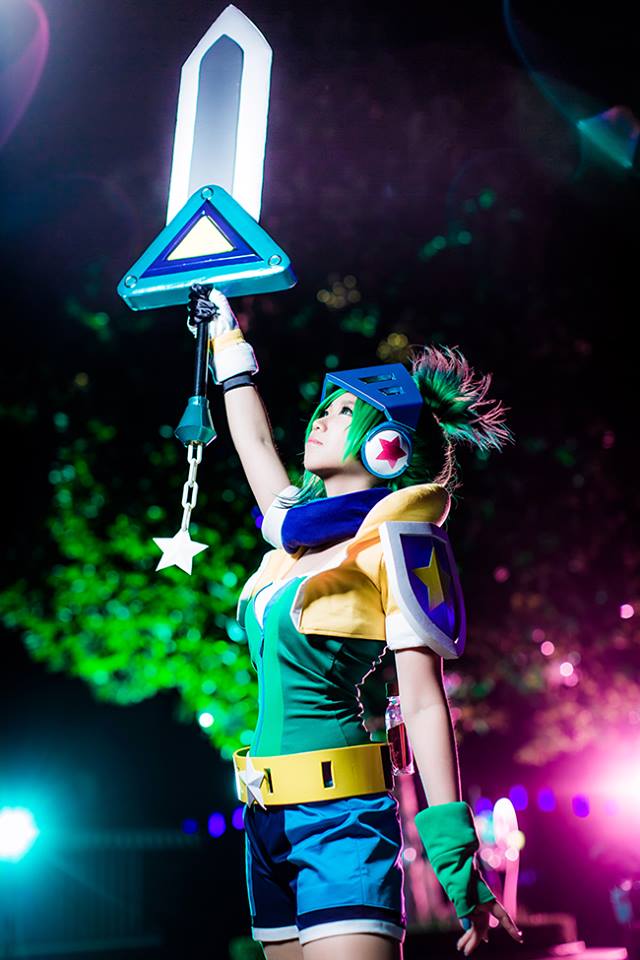 Cosplay Liên Minh Huyền Thoại - Cosplay Riven Giả Lập