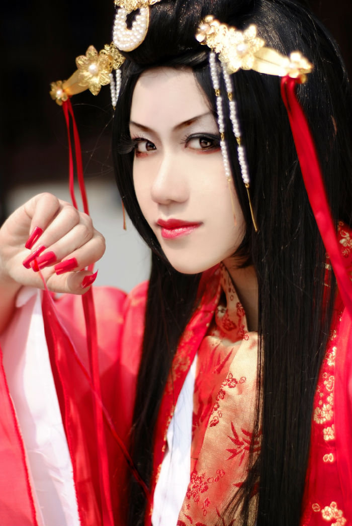 Cosplay ấn tượng về giáo chủ Nhật Nguyệt Thần Giáo - Ảnh 2