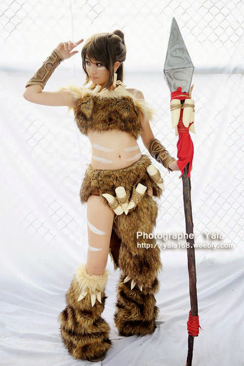 Thợ săn Nidalee khoe dáng giữa rừng vắng - Ảnh 28