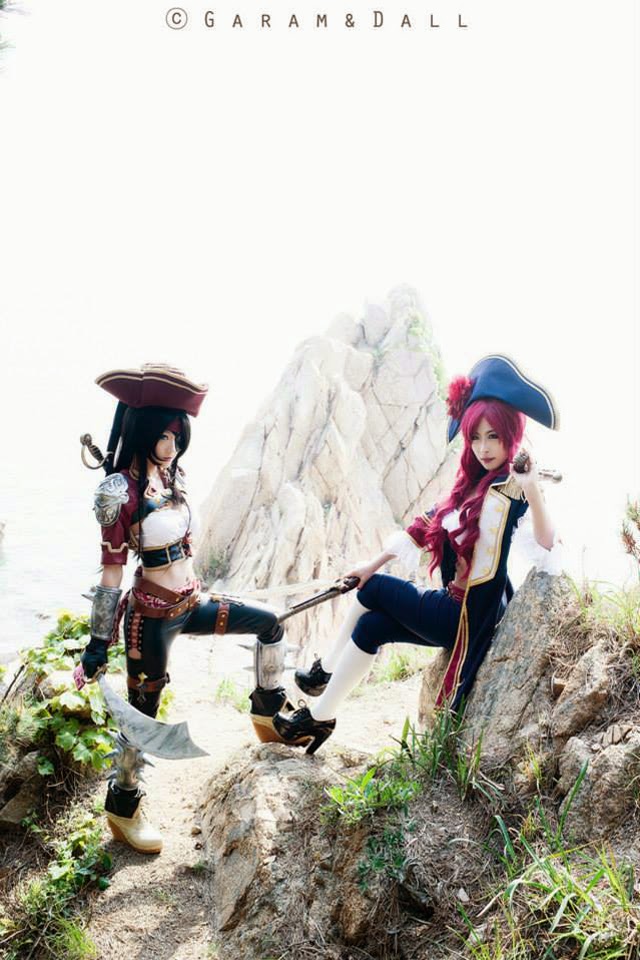 Miyuko khoe trọn bộ cosplay Katarina "cướp biển" - Ảnh 11